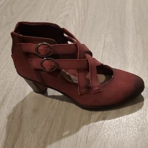 Burgundy Criss-cross Heel
